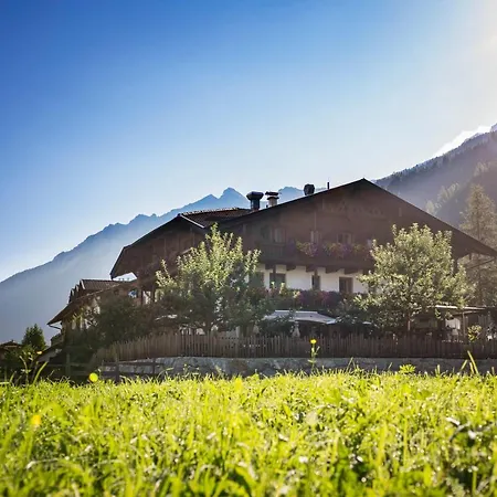 Brunnenhof فندق نيوستيف ام ستوبيتا