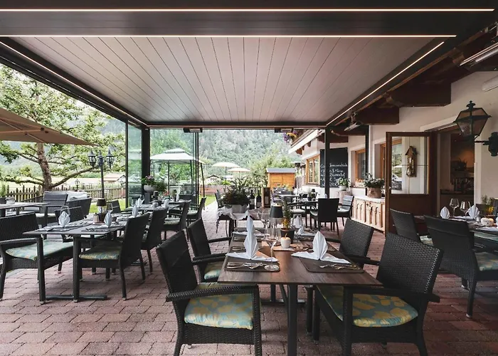 Brunnenhof Готель Нойштіфт-ім-Штубайталь